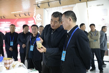 【頭號(hào)玩家娛樂動(dòng)態(tài)】區(qū)政協(xié)主席呼廷貴帶隊(duì)蒞臨易豐農(nóng)業(yè)超鮮蛋農(nóng)場(chǎng)視察指導(dǎo)